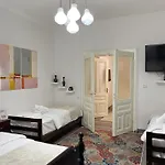 Main Street Retreat With Free Parking Apartman Szarajevó