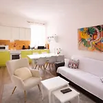 Main Street Retreat With Free Parking Apartman