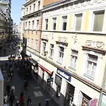 Main Street Retreat With Free Parking Апартаменты