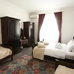 Main Street Retreat With Free Parking