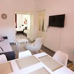 Main Street Retreat With Free Parking * Сараево
