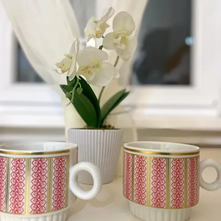 Main Street Retreat With Free Parking