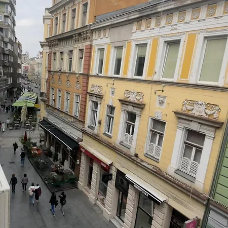 Main Street Retreat With Free Parking