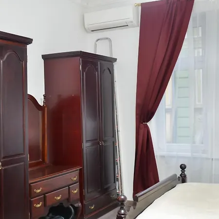 Main Street Retreat With Free Parking Daire