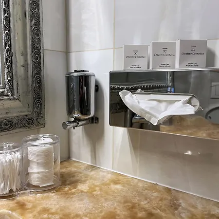 Main Street Retreat With Free Parking *