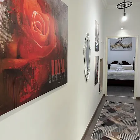 Main Street Retreat With Free Parking