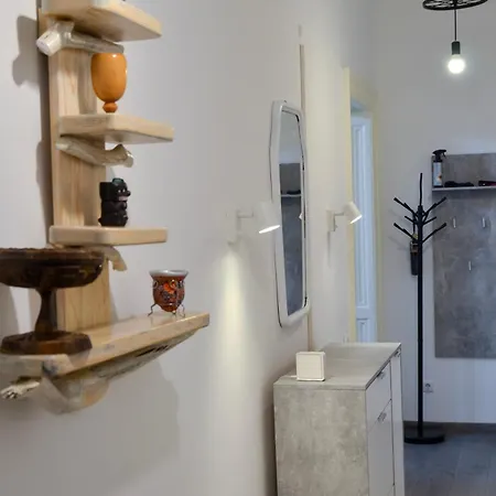 Apartman Main Street Retreat With Free Parking