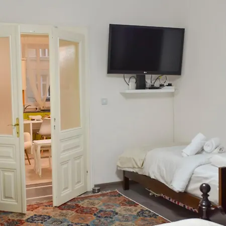 Apartman Main Street Retreat With Free Parking *