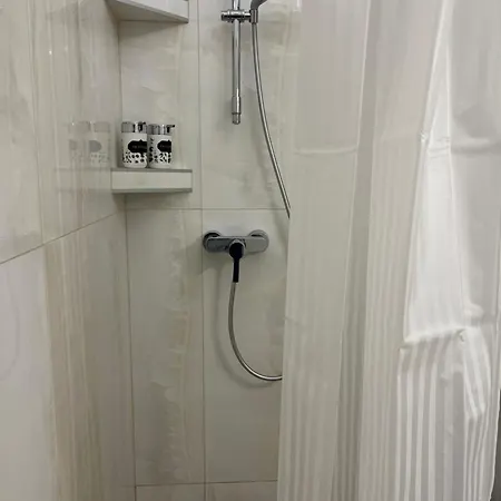 Main Street Retreat With Free Parking アパート *