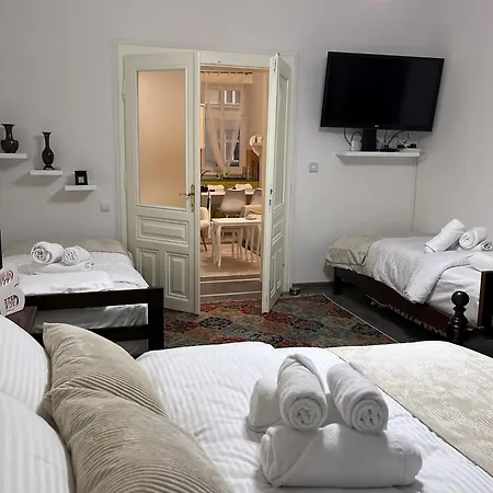 Daire Main Street Retreat With Free Parking *