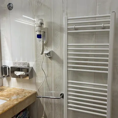 Main Street Retreat With Free Parking * サラエヴォ