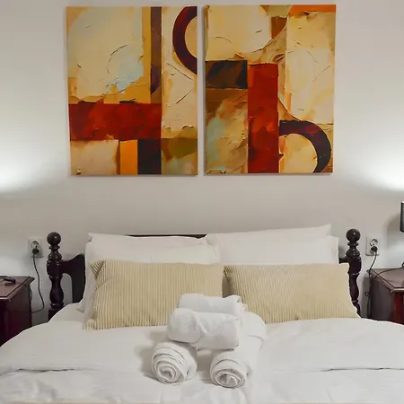 Apartment Main Street Retreat With Free Parking *
