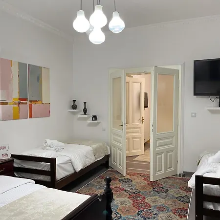 Main Street Retreat With Free Parking شقة سراييفو