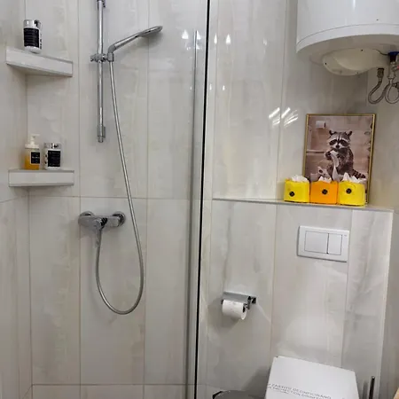 Main Street Retreat With Free Parking