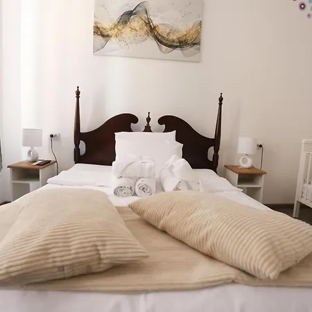 Main Street Retreat With Free Parking