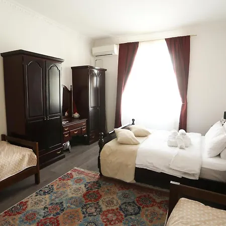 Main Street Retreat With Free Parking