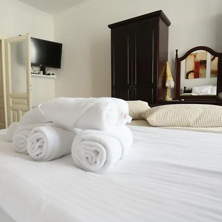 Main Street Retreat With Free Parking *
