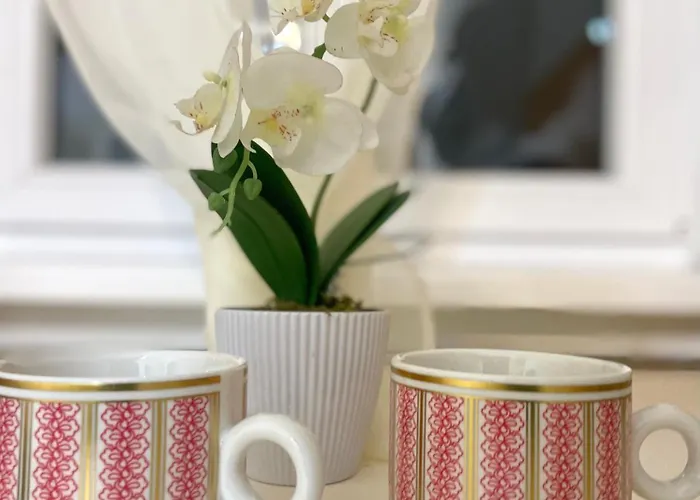 Main Street Retreat With Free Parking