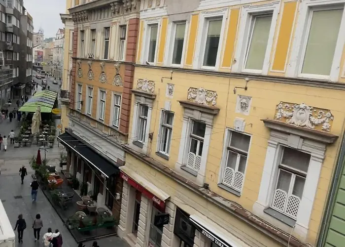 Main Street Retreat With Free Parking