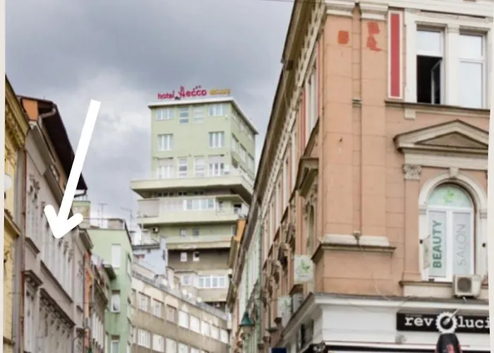 Main Street Retreat With Free Parking Lägenhet *