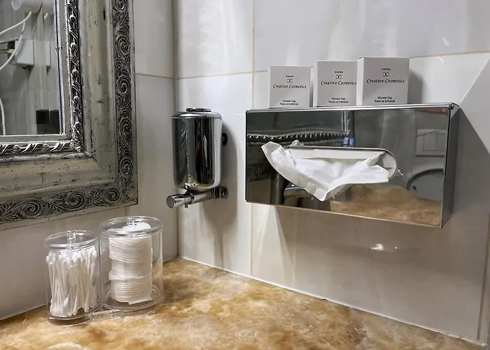 Main Street Retreat With Free Parking *