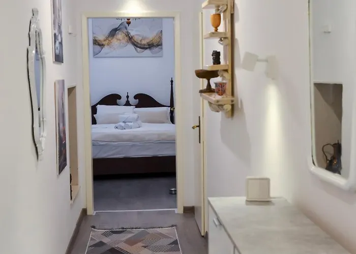 Main Street Retreat With Free Parking *