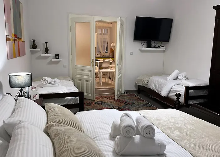 Lägenhet Main Street Retreat With Free Parking *