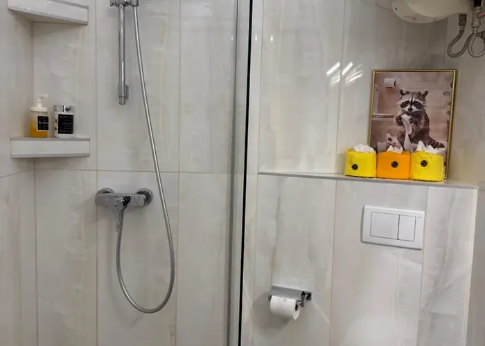 Main Street Retreat With Free Parking