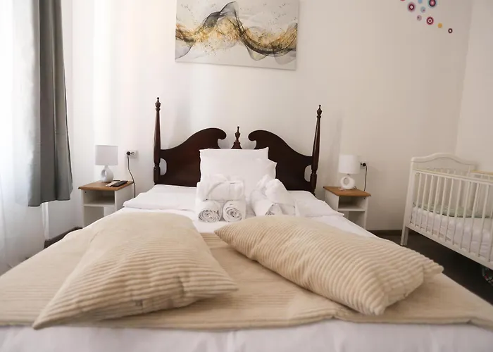 Main Street Retreat With Free Parking