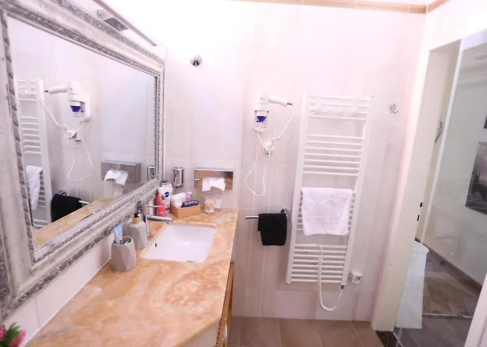 Apartmán Main Street Retreat With Free Parking *