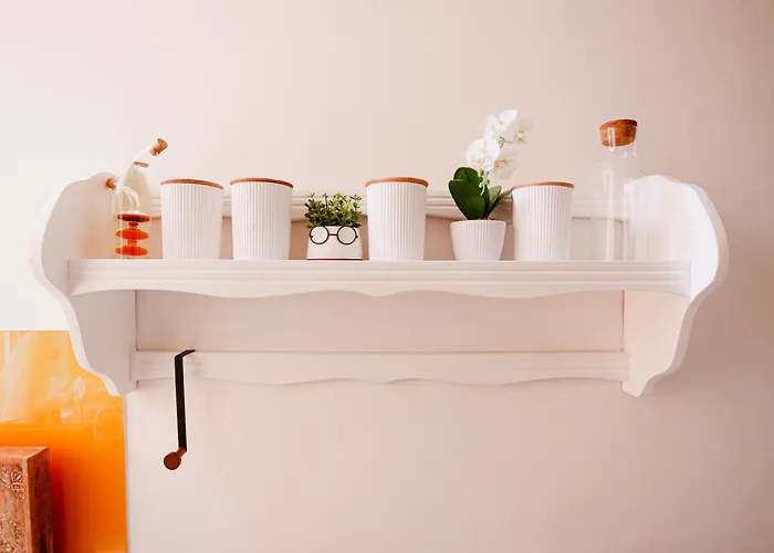 Main Street Retreat With Free Parking