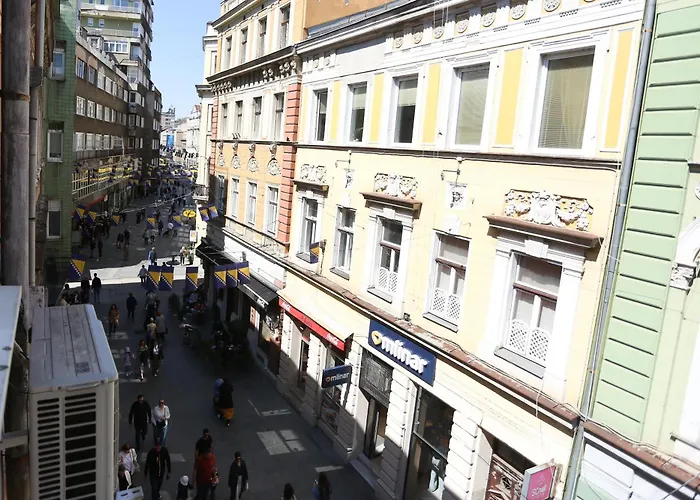 Main Street Retreat With Free Parking Lägenhet