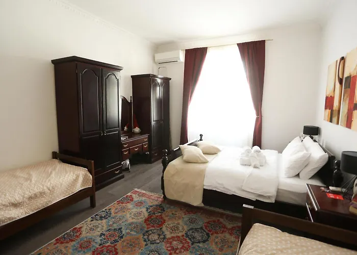 Main Street Retreat With Free Parking