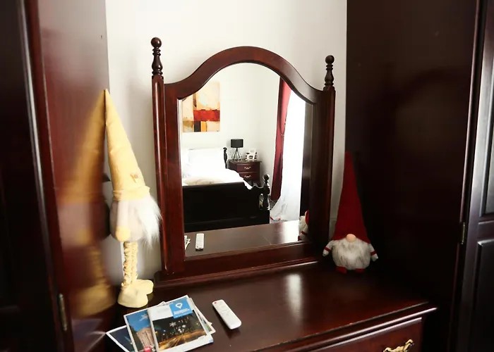 Main Street Retreat With Free Parking Apartmán *